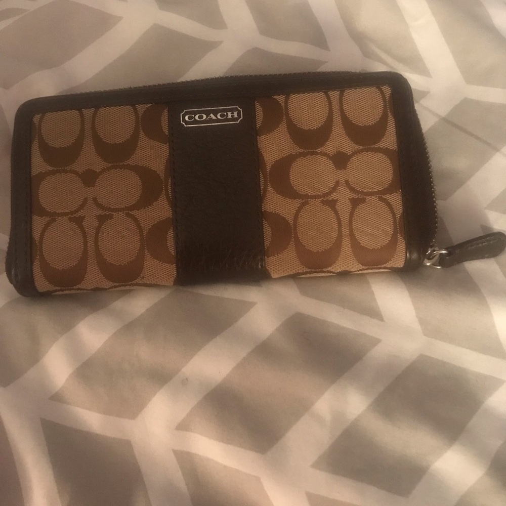 Signature Coach Wallet